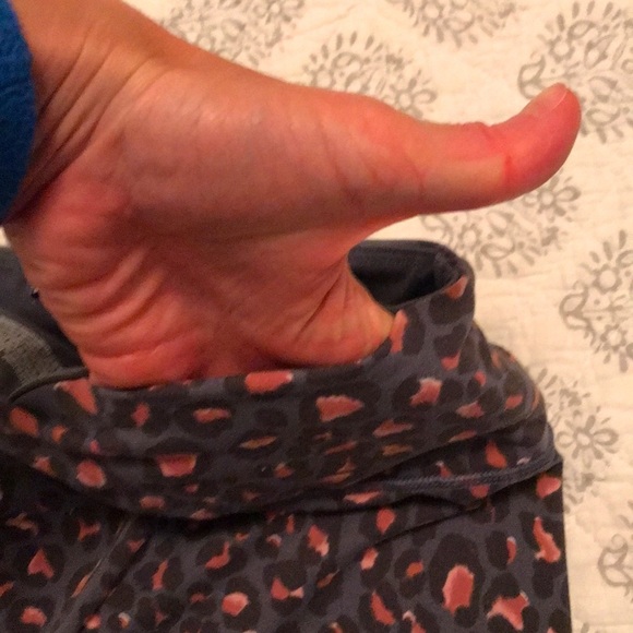 VICTORIA’S Secret Knockout Leggings Cheetah Animal Print size small - Picture 4 of 5